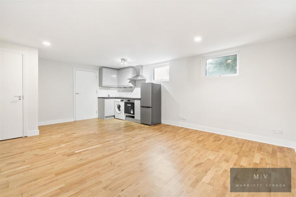 Apartment in Croydon - View 4