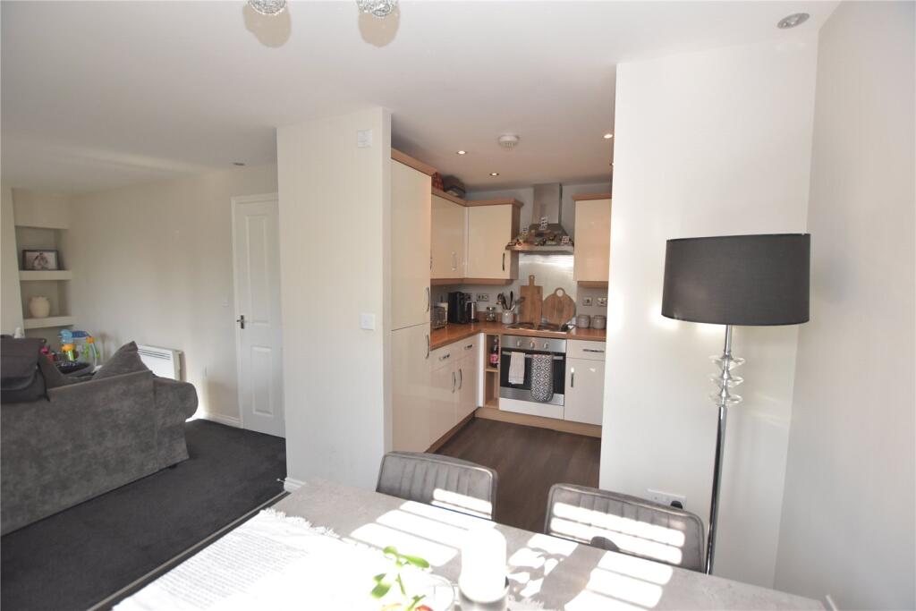 Willow Way, Whinmoor, Leeds, West Yorkshire photo 4