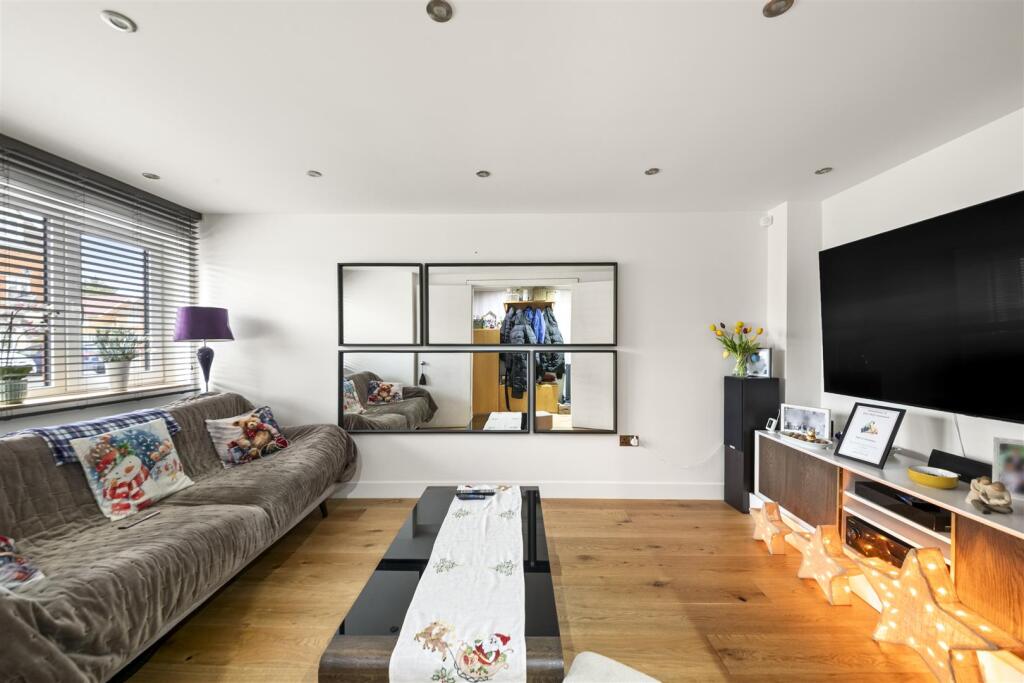 Rose Park Close, Hayes photo 2