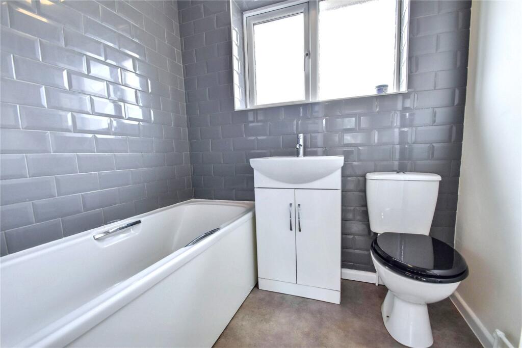 Hawkwood Crescent, Worcester, Worcestershire, WR2 photo 4
