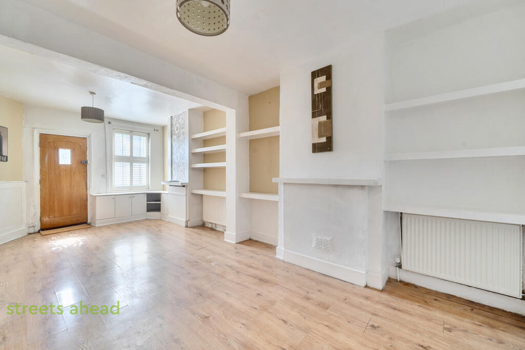 House in Croydon - View 4