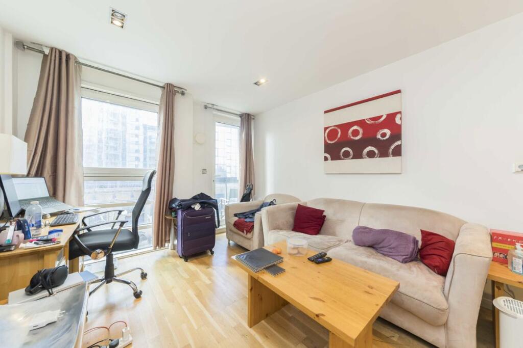 Apartment in London, St John's Estate, Isle of Dogs - View 2