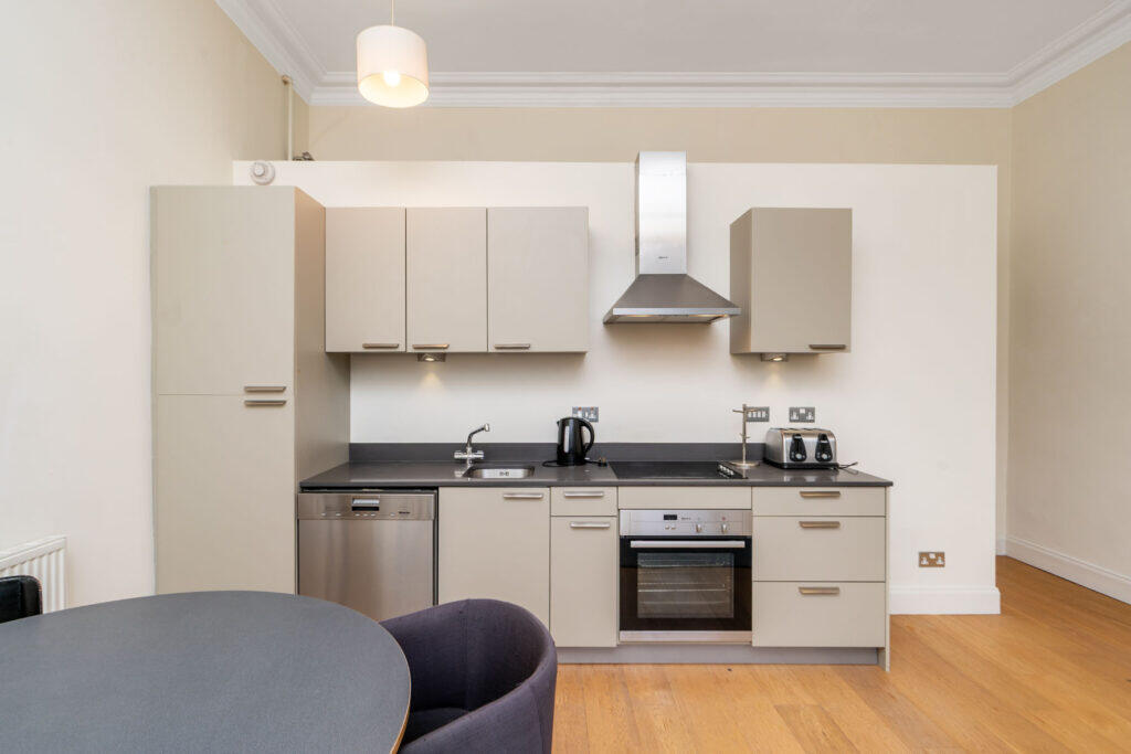 Apartment in Edinburgh, West Coates, West End - More