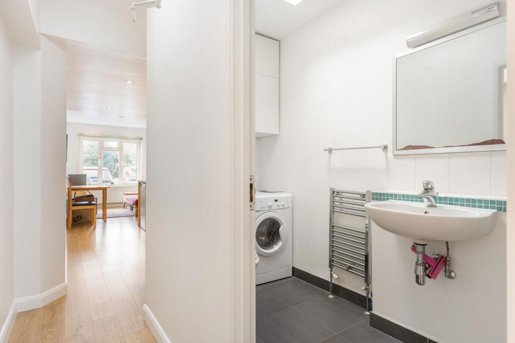 Apartment in Twickenham - View 4