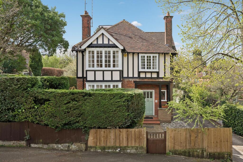 Main image of property: Chiltern Road, Hitchin, SG4