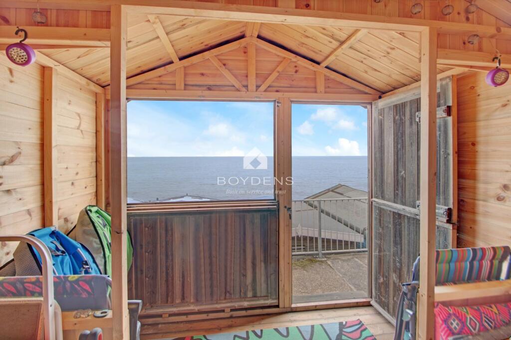 2ND Row Low Wall Beach Hut photo 4
