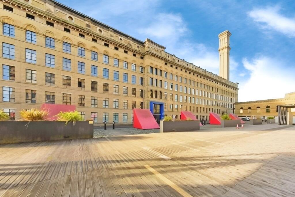 Main image of property: Lilycroft Road, Bradford, West Yorkshire, BD9