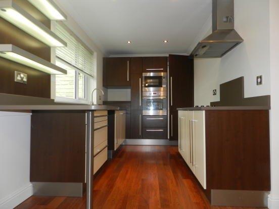 Apartment in Huddersfield, Gawthorpe, Lascelles Hall - View 3