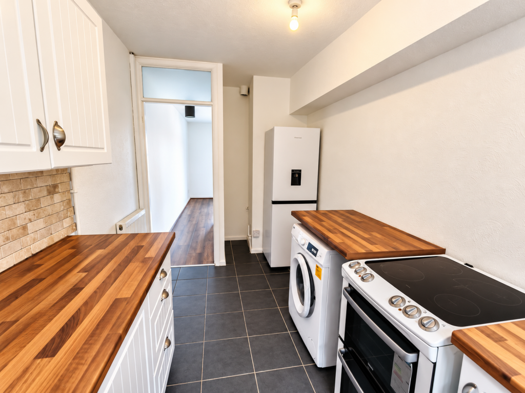 Apartment in Dudley, West Midlands - View 5