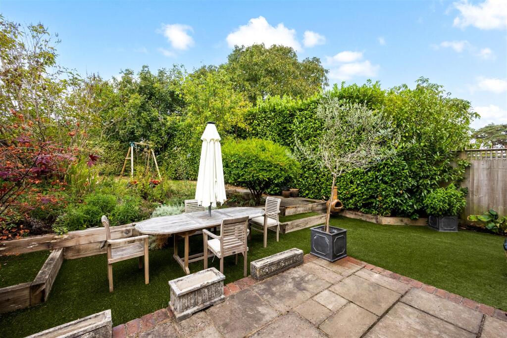 House in Redhill - View 4