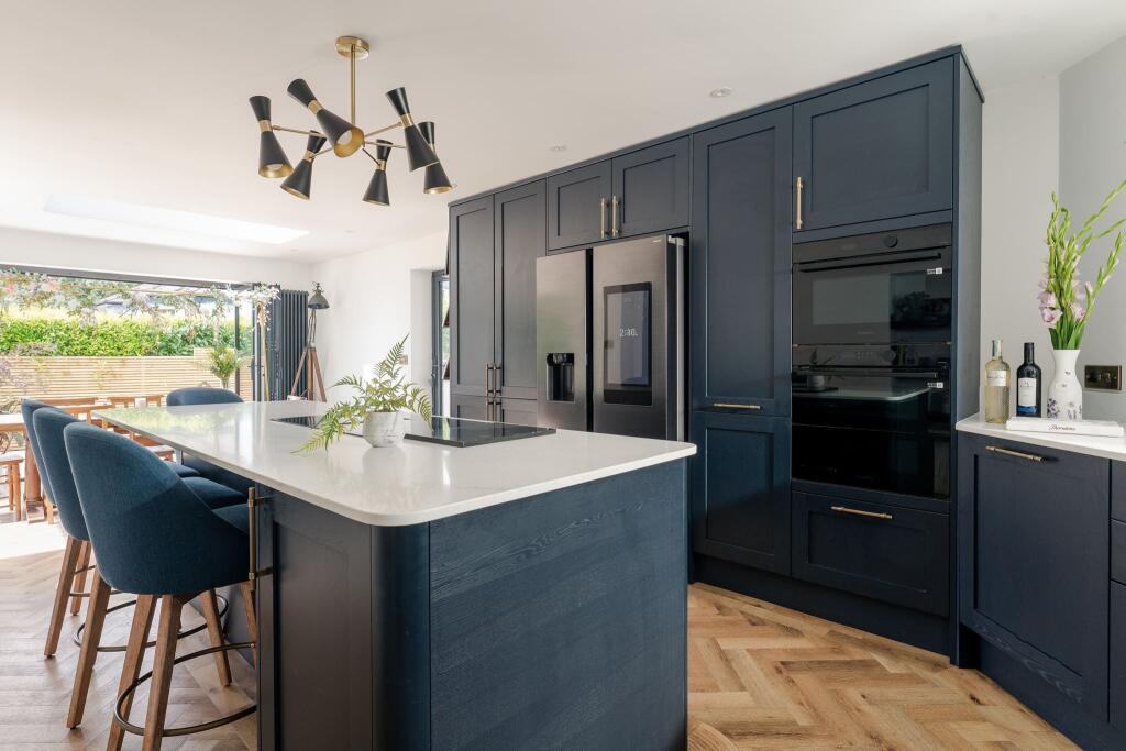 House in Torquay, Torbay - More