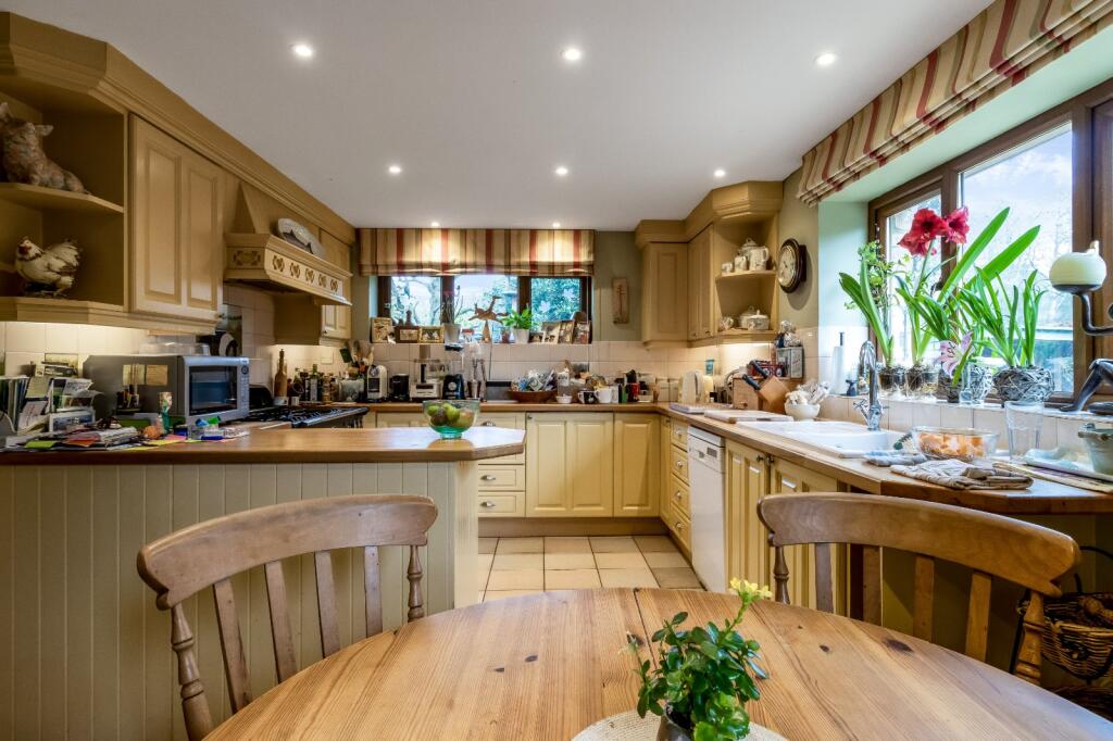 House in Cotswold, Tetbury Upton - More