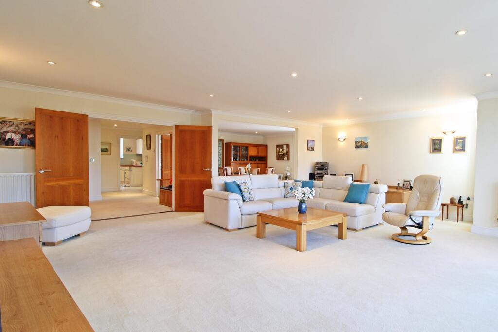 Creswell Drive, Langley Waterside, Beckenham, BR3 - View 2