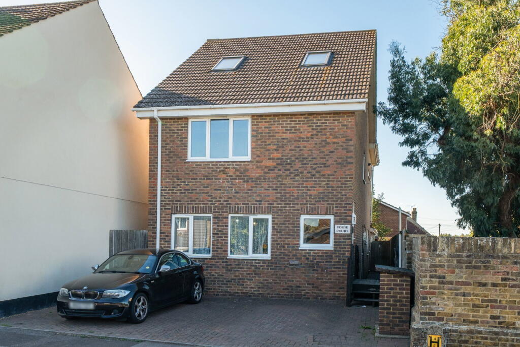 Main image of property: One Bedroom | Duplex Apartment | Open Plan Living | Stunning Views | Close to Rainham Railway Station