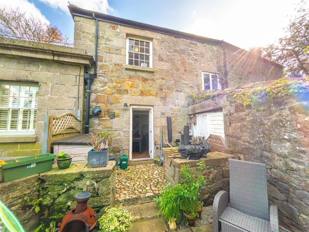 Five Wells Lane, Helston – další