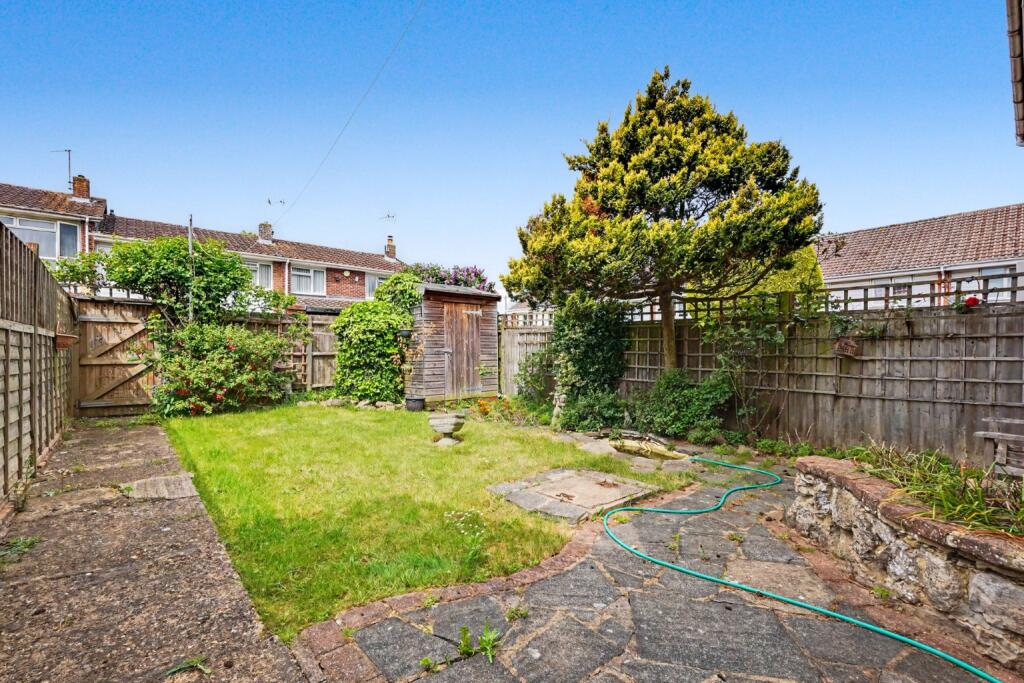 Long Catlis Road, Rainham, photo 2