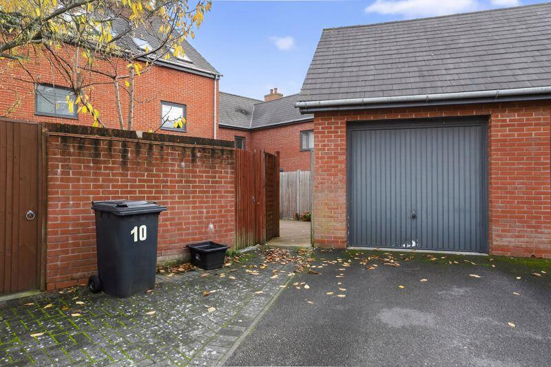 House in Portsmouth - More