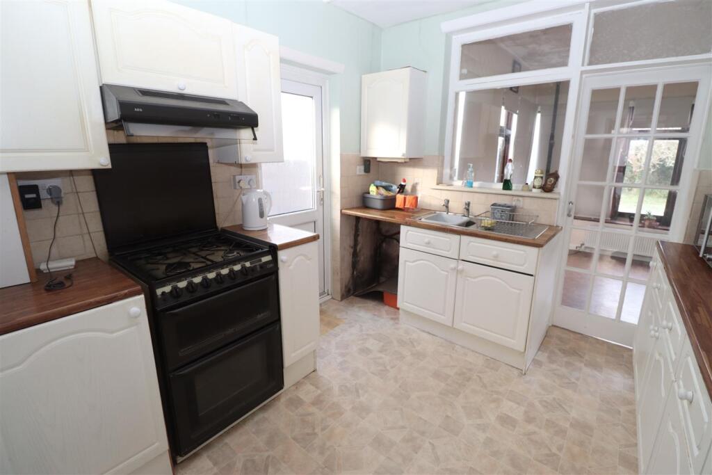 Valley Drive, Kingsbury, NW9 photo 4