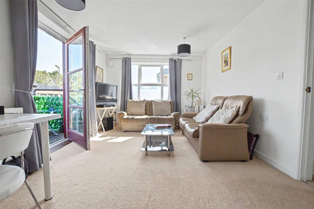 Apartment in East Hampshire, Alton - View 3