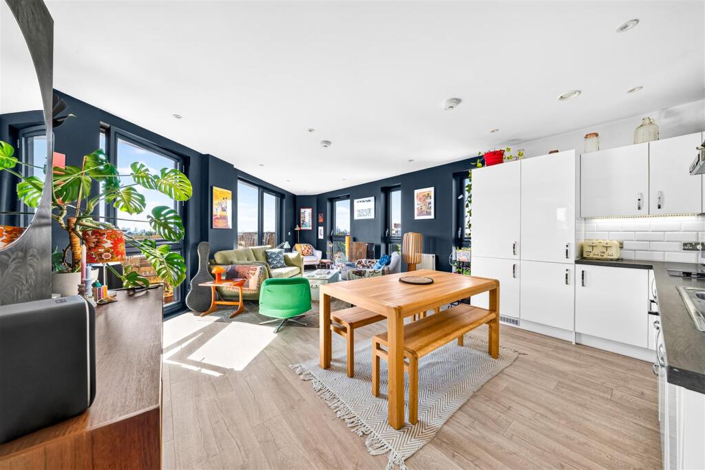 Apartment in London, Higham Hill - View 2