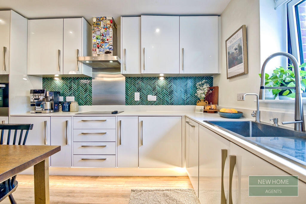 Apartment in Southend-on-Sea - View 5