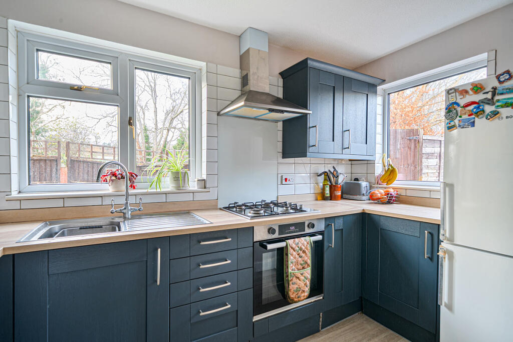 2-bed semi-detached on Broadways Drive, Bristol, BS16, £280,000