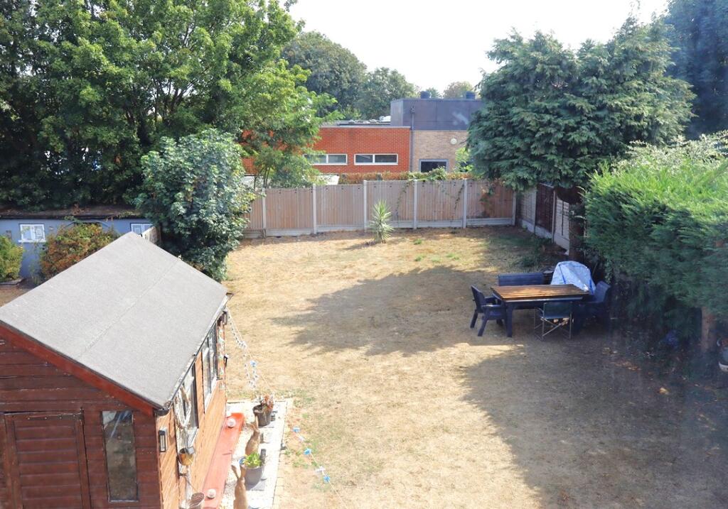 House in Grays, Badgers Dene, Little Thurrock - View 3