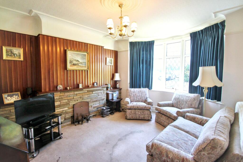 Madeira Grove, Woodford Green, IG8 photo 2