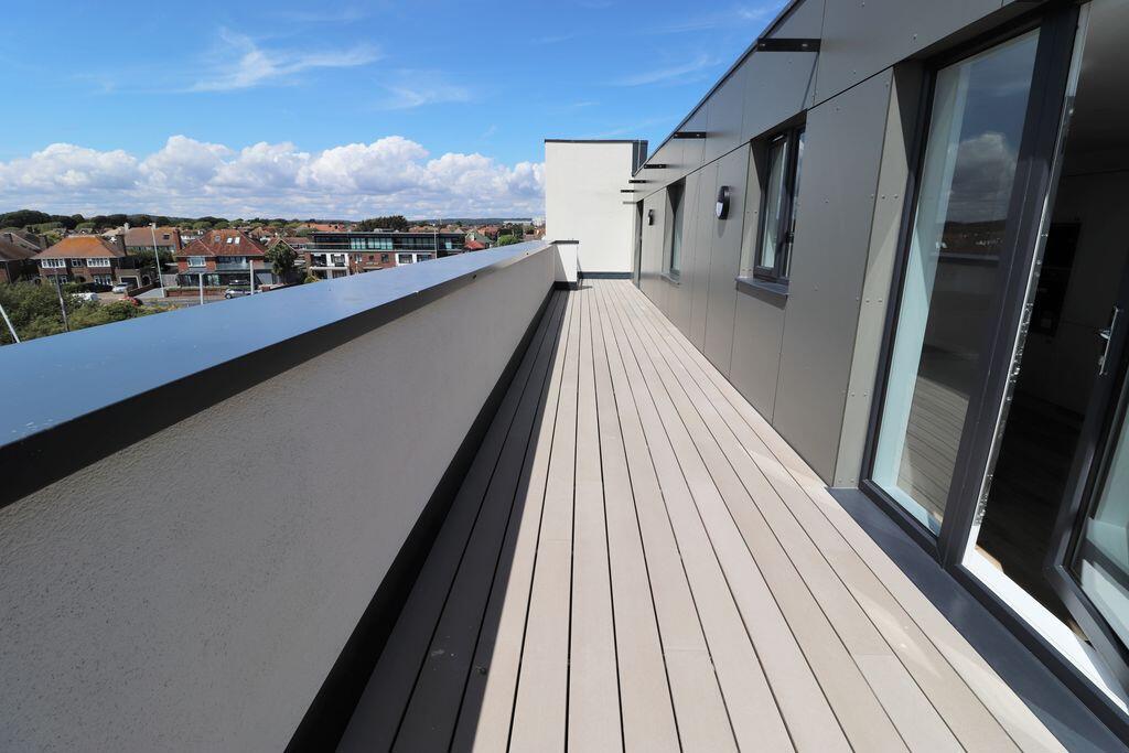 Apartment in Worthing, West Sussex - View 2