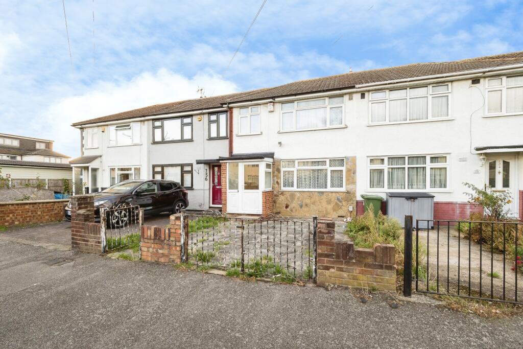 Rosebank Avenue, Hornchurch, Havering photo 4