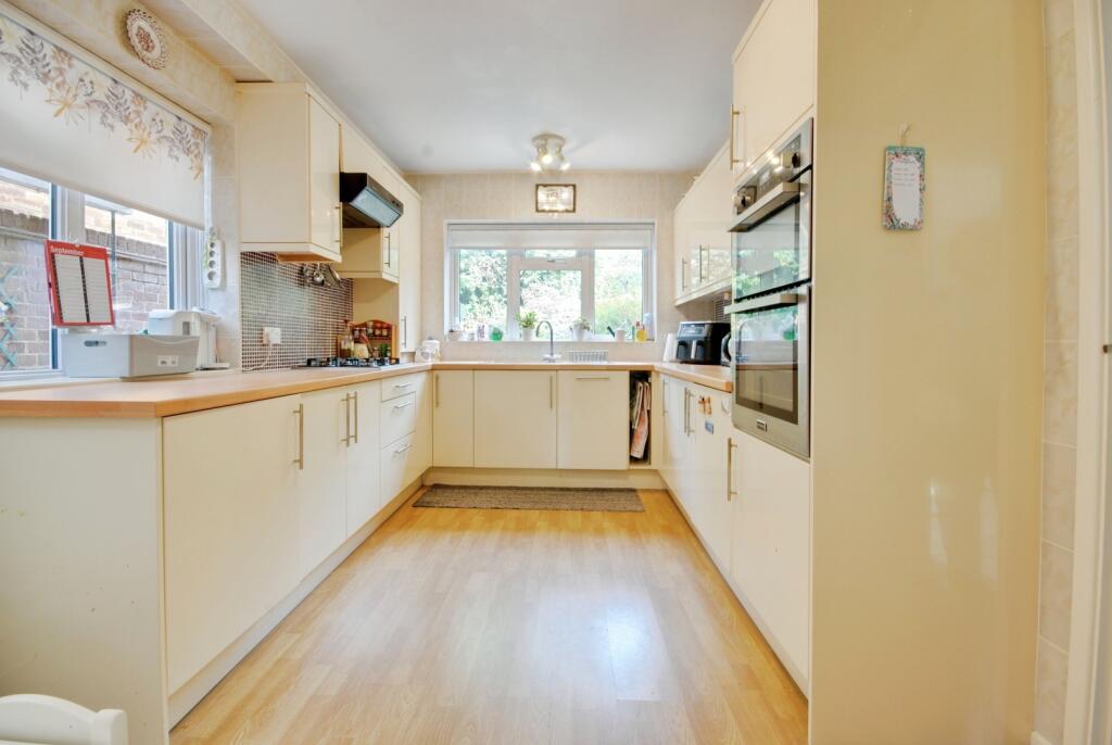 Hempstead Road, Watford photo 4