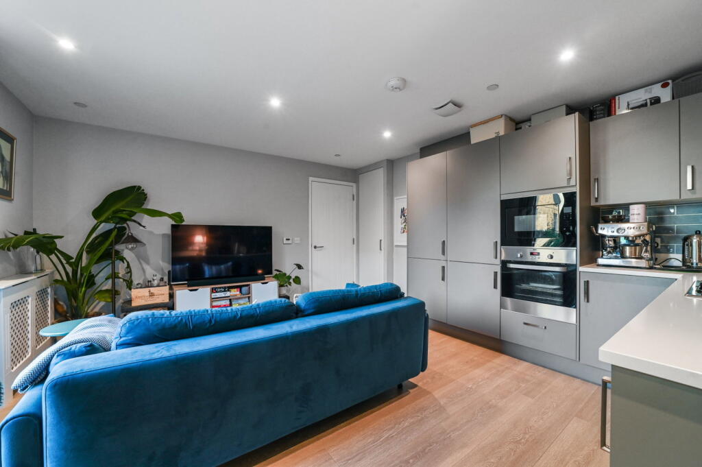 Apartment in London - View 5