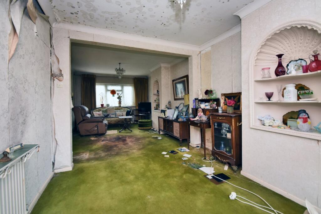 House in Sutton - More