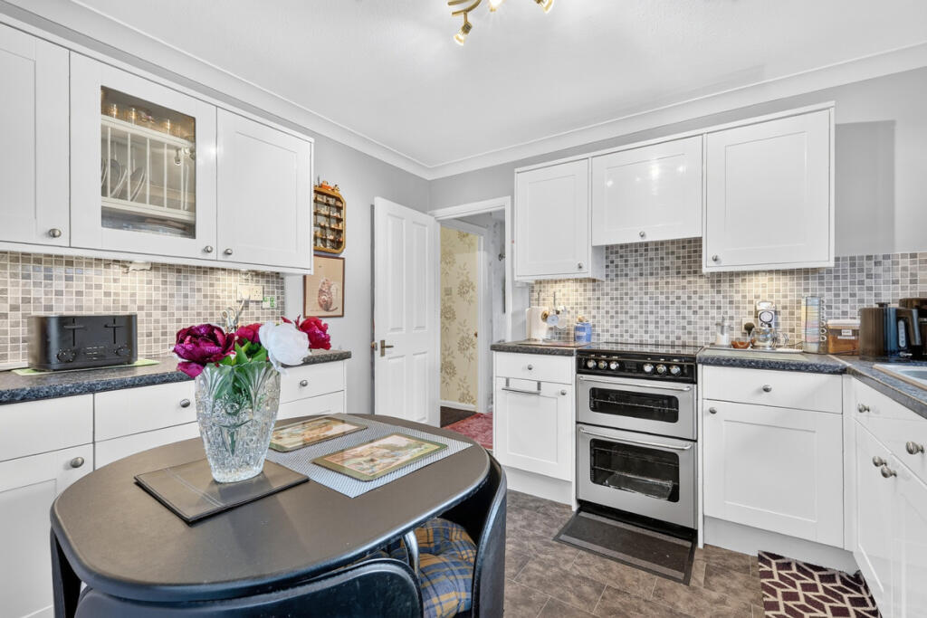 House in Castle Point, Canvey Island - View 5