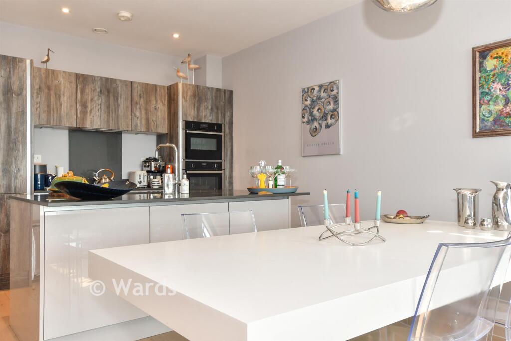 Apartment in Hythe, Orchard Valley - More