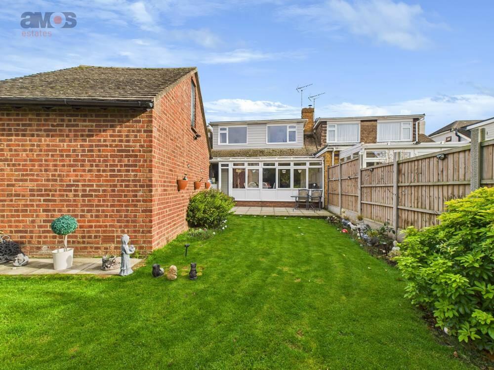 Mansted Gardens, Rochford, Essex, SS4 3DE photo 4