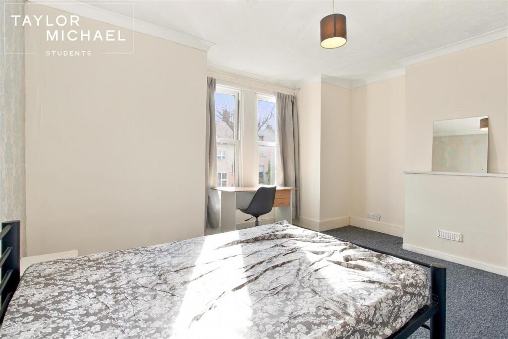 6 bedroom terraced house for rent