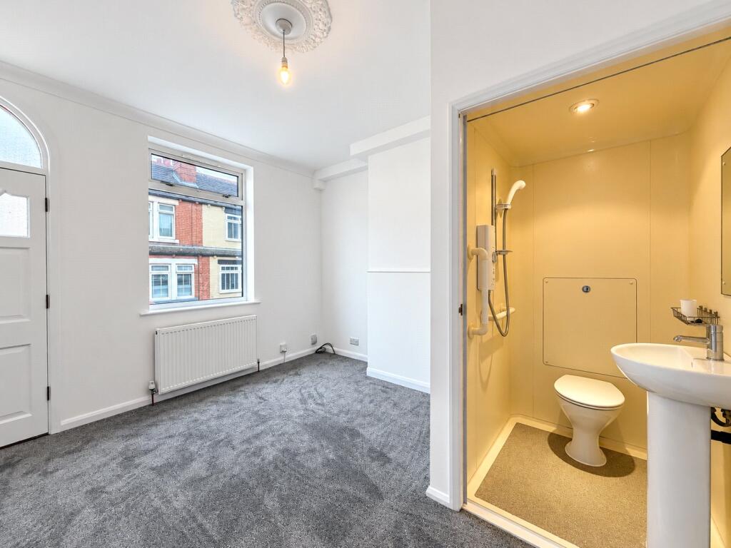 House in Wakefield - View 4
