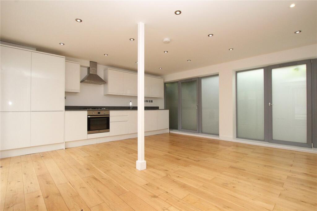 House in London - View 2
