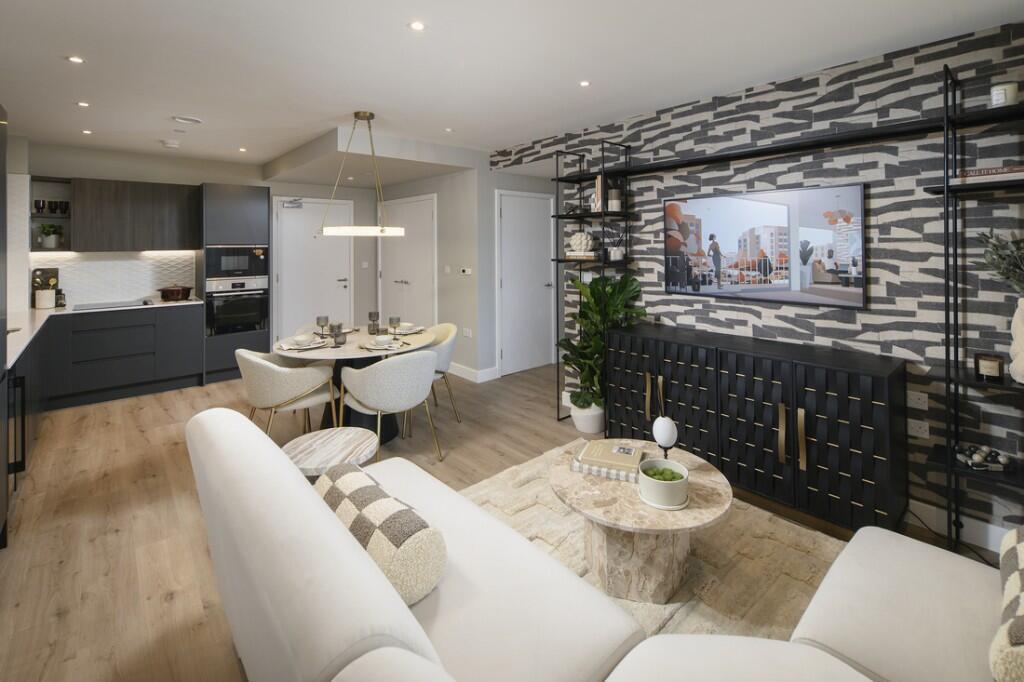 2-bed flat on Lombard Square Sales & Marketing Suite
2 Southlake Road
London
SE28 0FX, £480,000