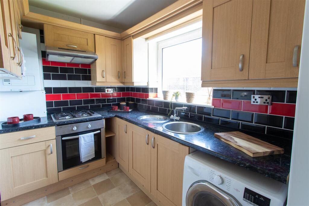 Apartment in Coventry, Stonehouse Estate, Tollbar End - View 4