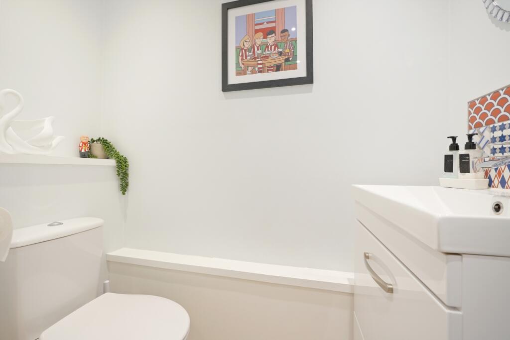 Everard Avenue, Bradway, S17 4LY - More