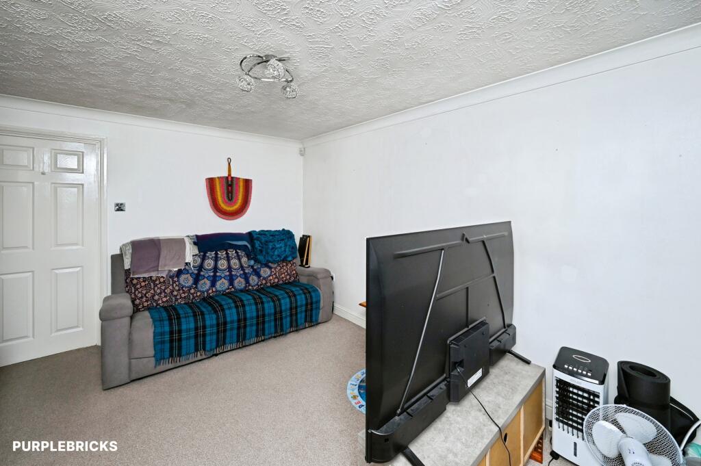 House in Amber Valley, Alfreton - More