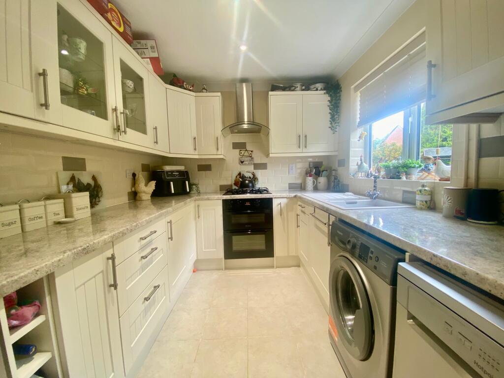 Barham Close, Stanground, Peterborough photo 3
