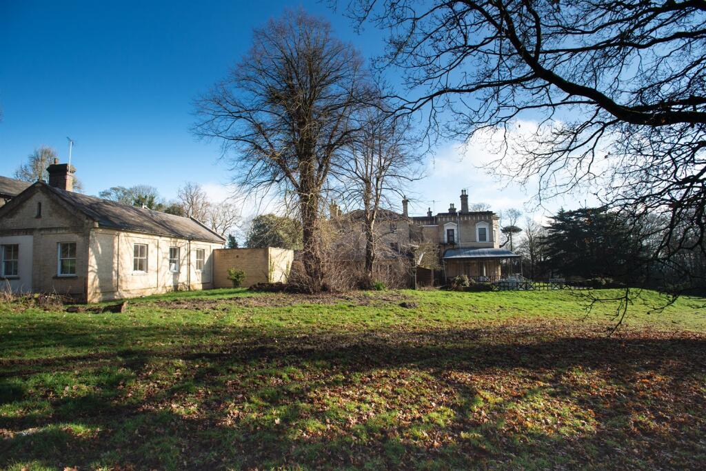 Main image of property: Warley Road, Brentwood, Essex CM13