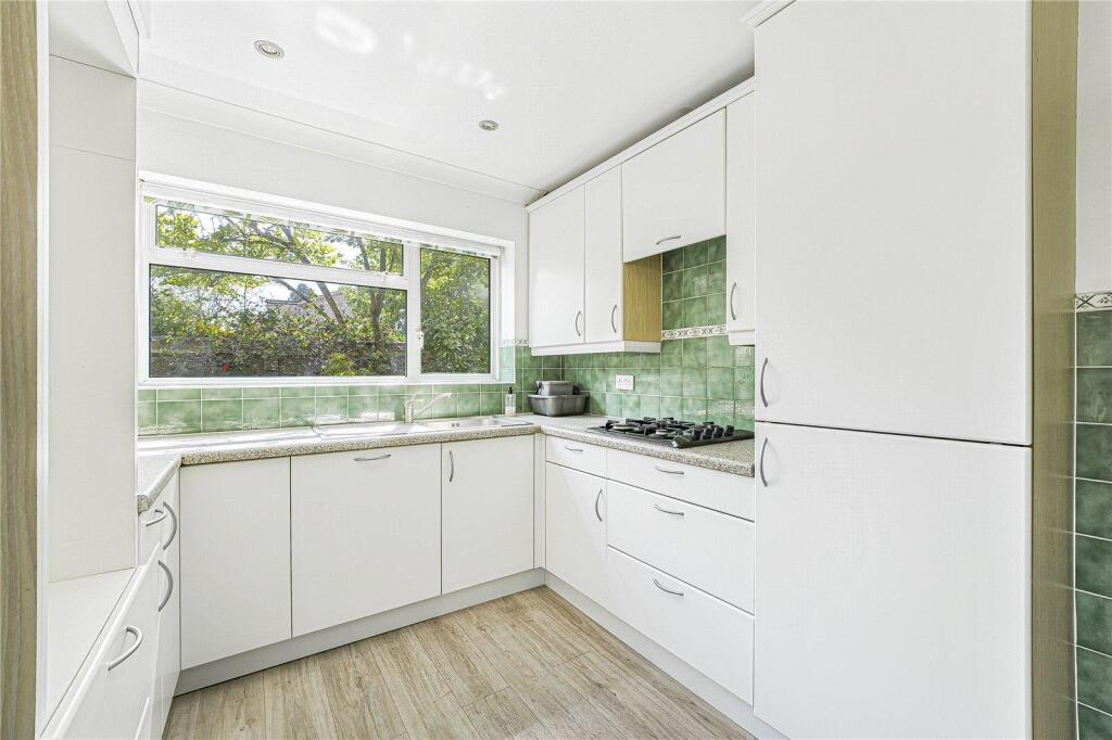 House in Bromley - View 4