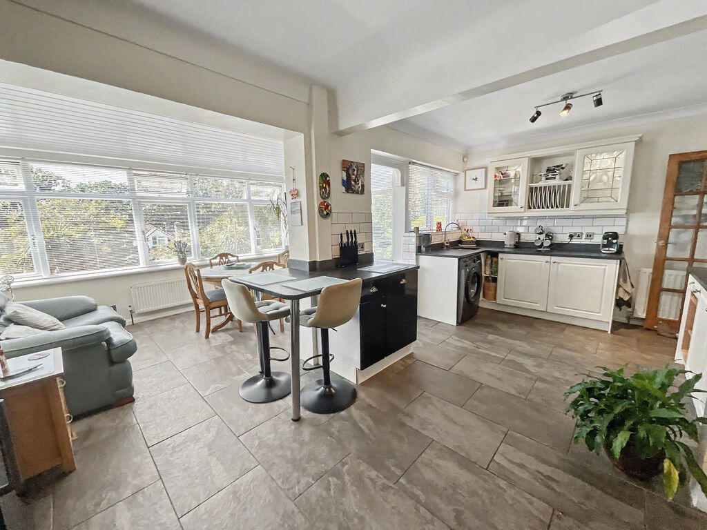 House in Bournemouth, Bournemouth, Christchurch and Poole - More