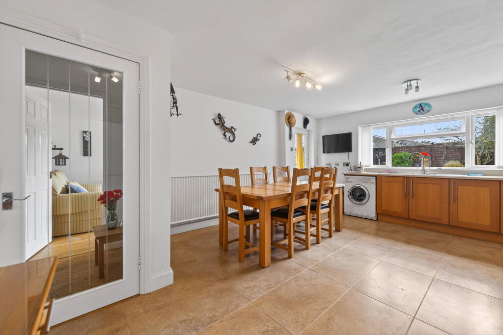 Stanwick Road, Higham Ferrers, NN10 8LE photo 3