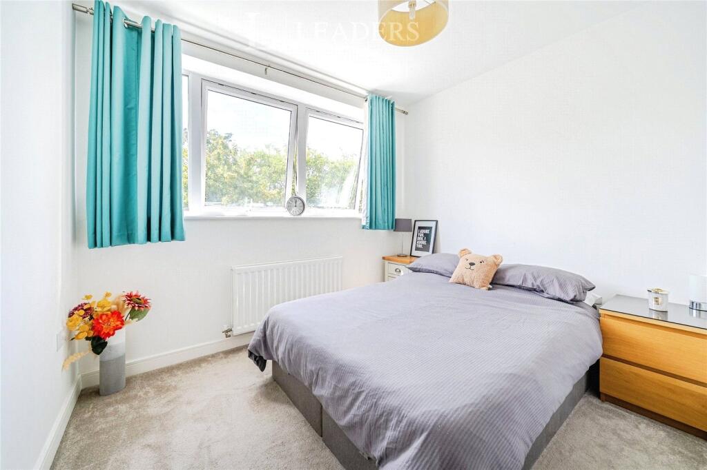 Apartment in Tonbridge and Malling, Kent - View 5