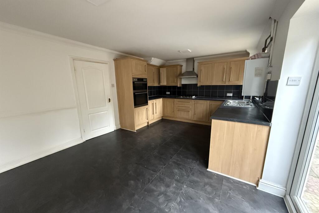 Porthleven Road, Sutton Park, WA7 6BG photo 5